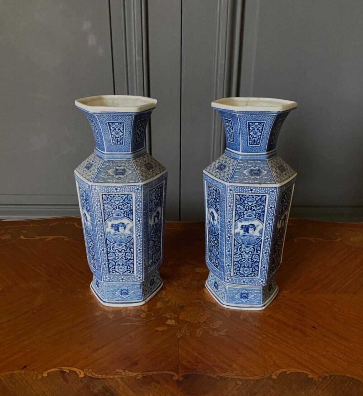 Paire de vases japonais hexagonaux fond bleu pans coupés DEC 739