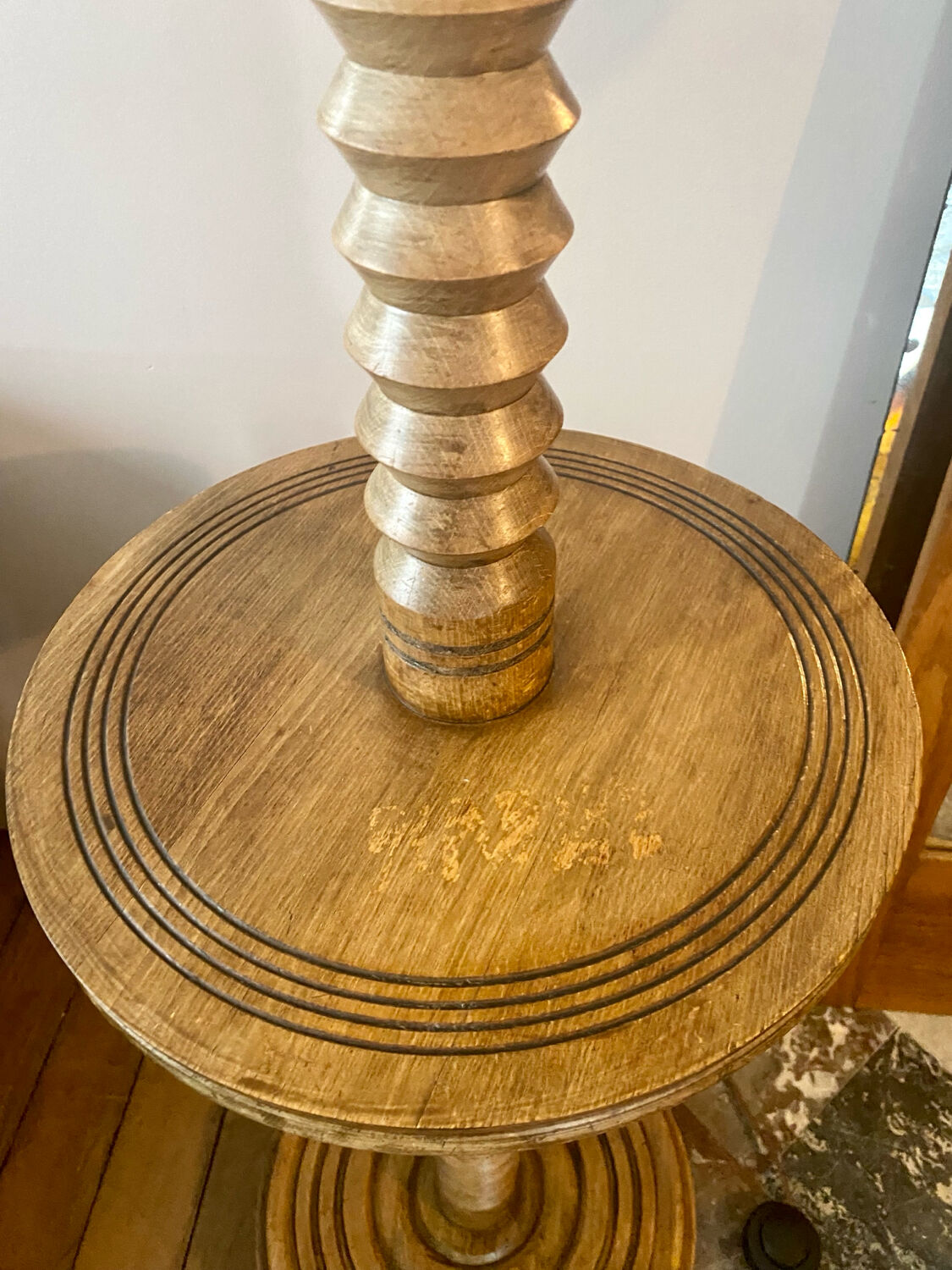 Lampadaire vintage Art déco en bois tourné