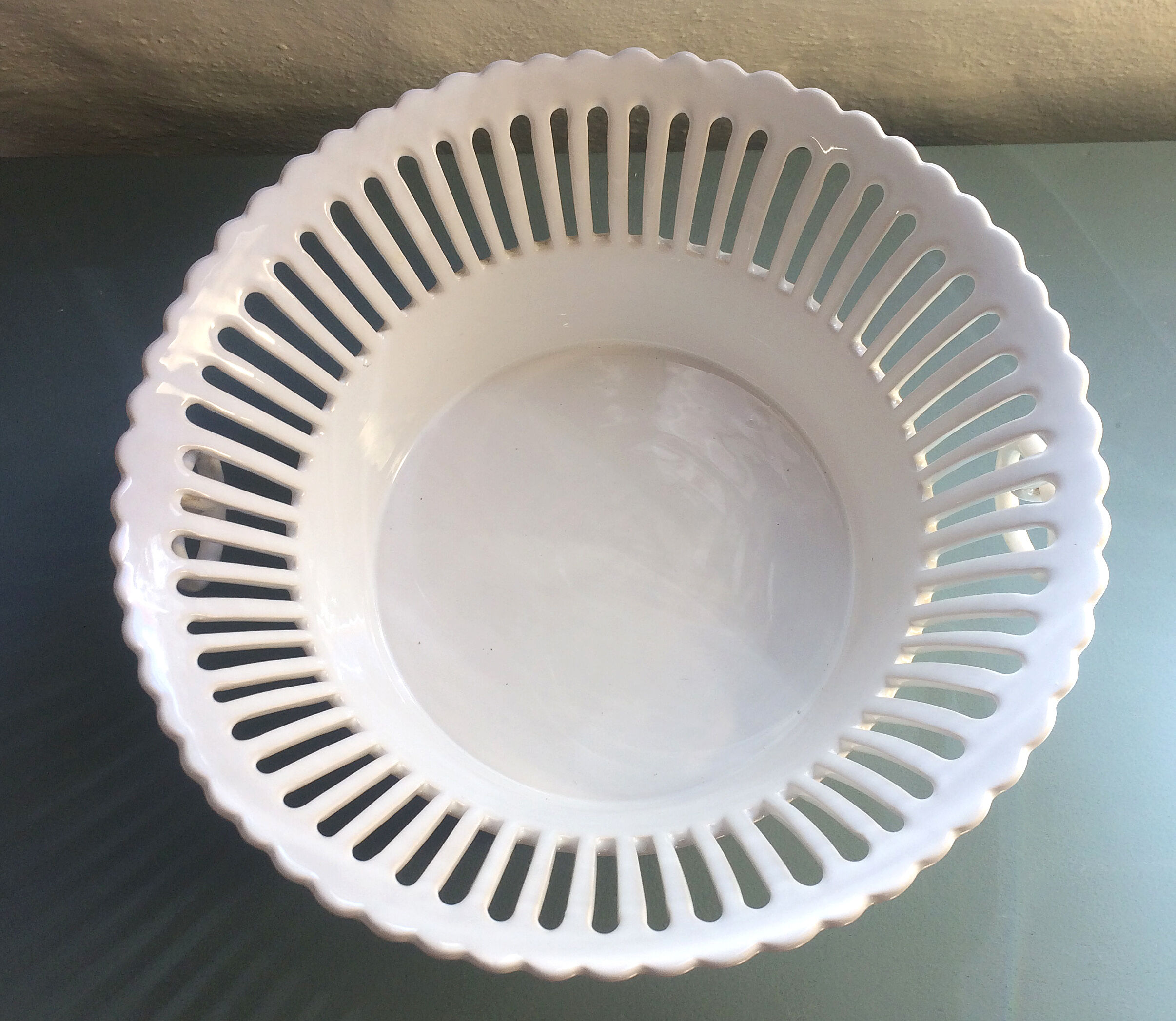 White earthenware fruit cut