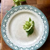 Small round dish on foot