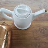 Vintage teapot with insulated lid