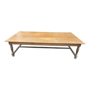 Table en chêne d’un château