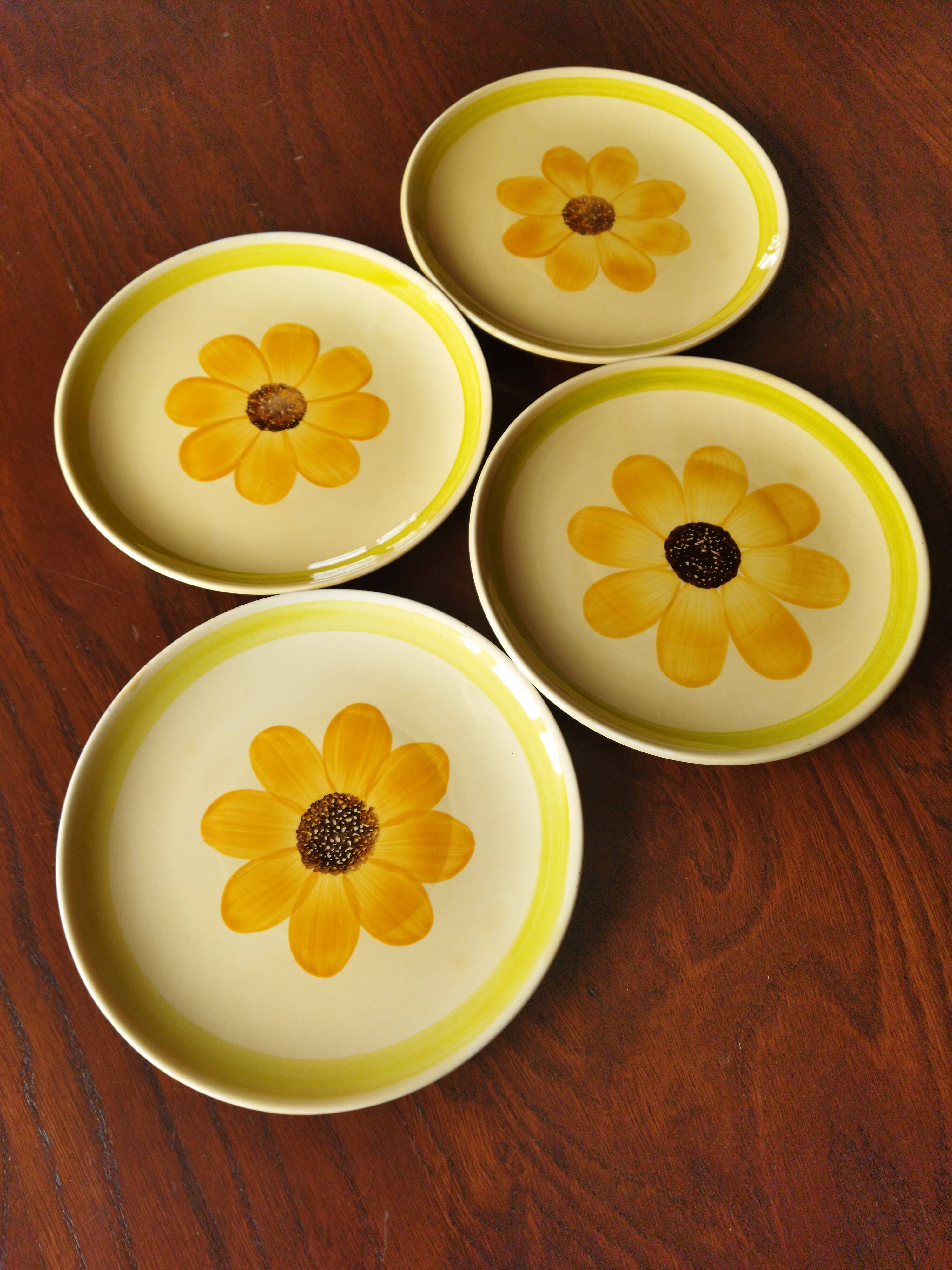 4 Gien “Soleil” dessert plates