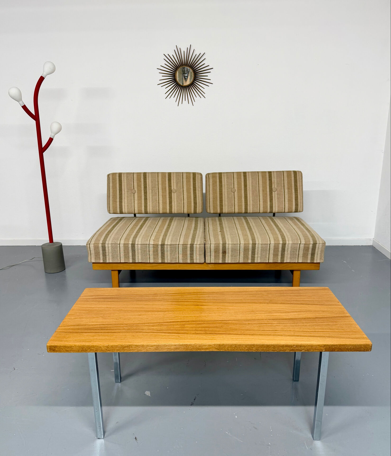 Vintage Daybed sofa bed design by Wilhelm Knoll model Stella from the 1960s.