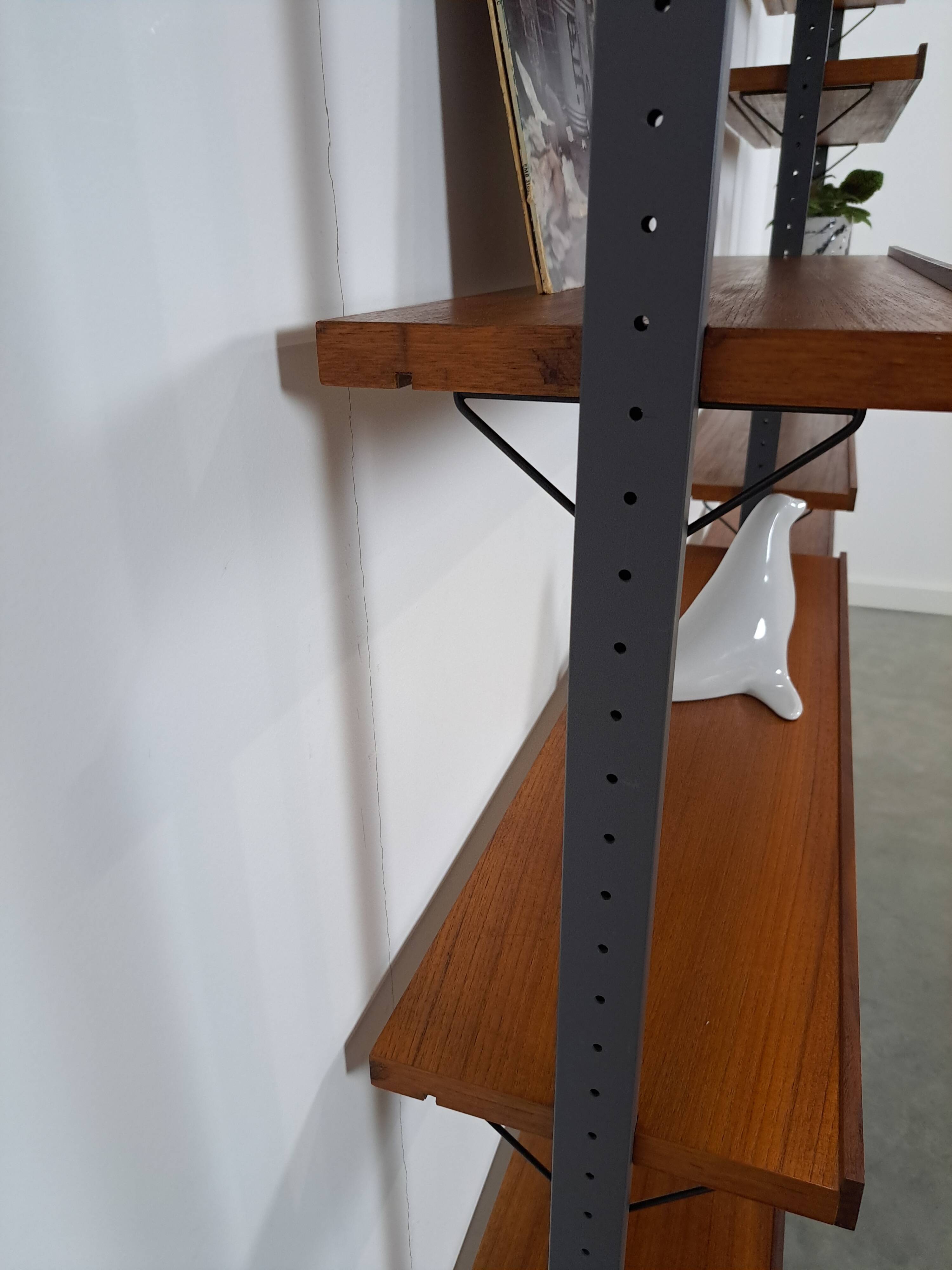 Mid Century Olof Pira Zweden teak modulair LP wandsysteem