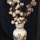 Vase en opaline blanche decor floral
