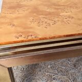 Table basse design en loupe d’orme et laiton – années 70