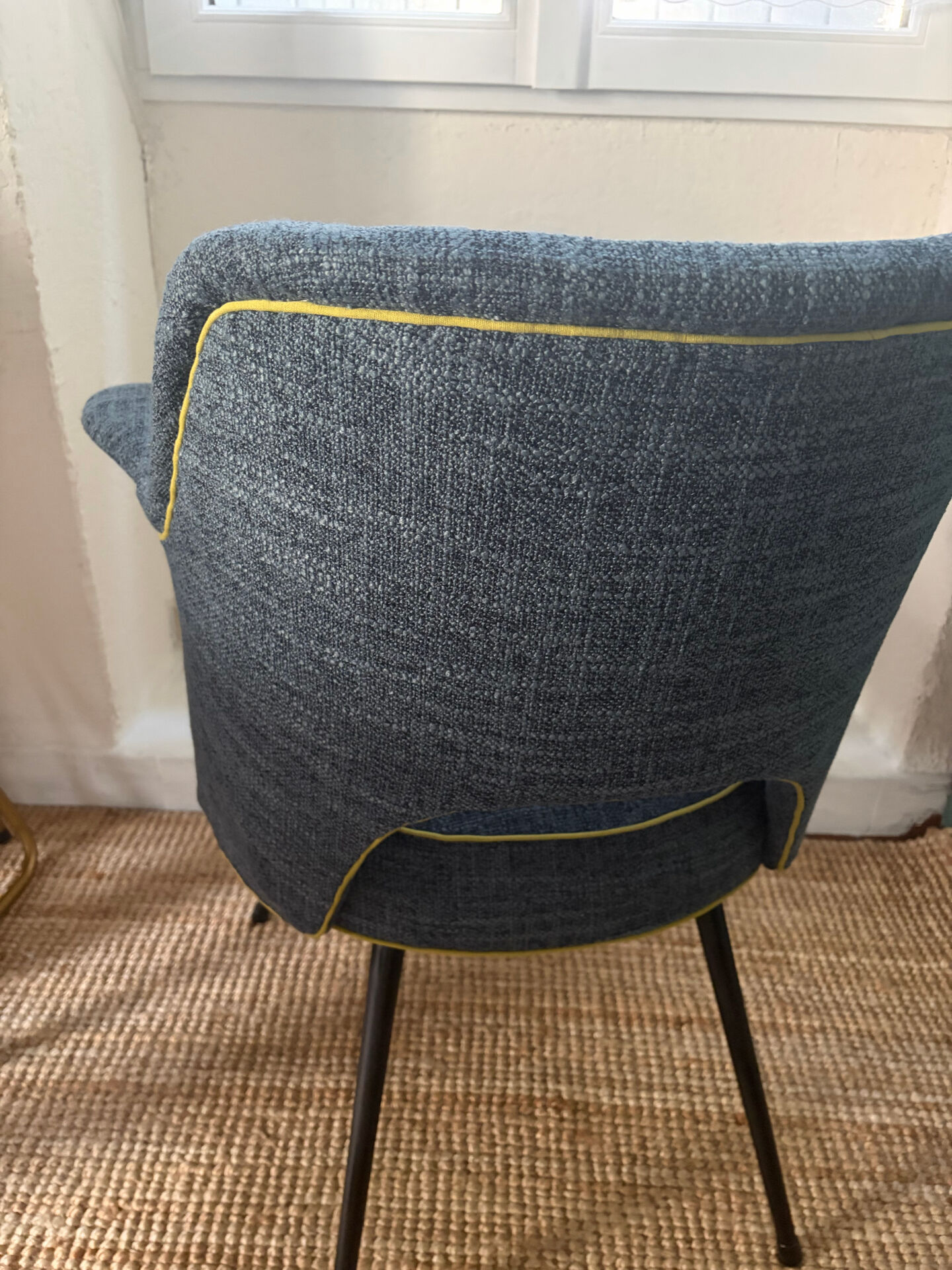 Conference style executive chair