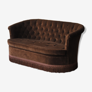 Toad in velvet seat