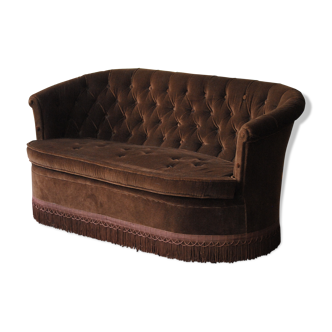 Toad in velvet seat