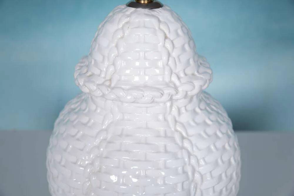 Vintage table lamp in woven ceramic Regency style.