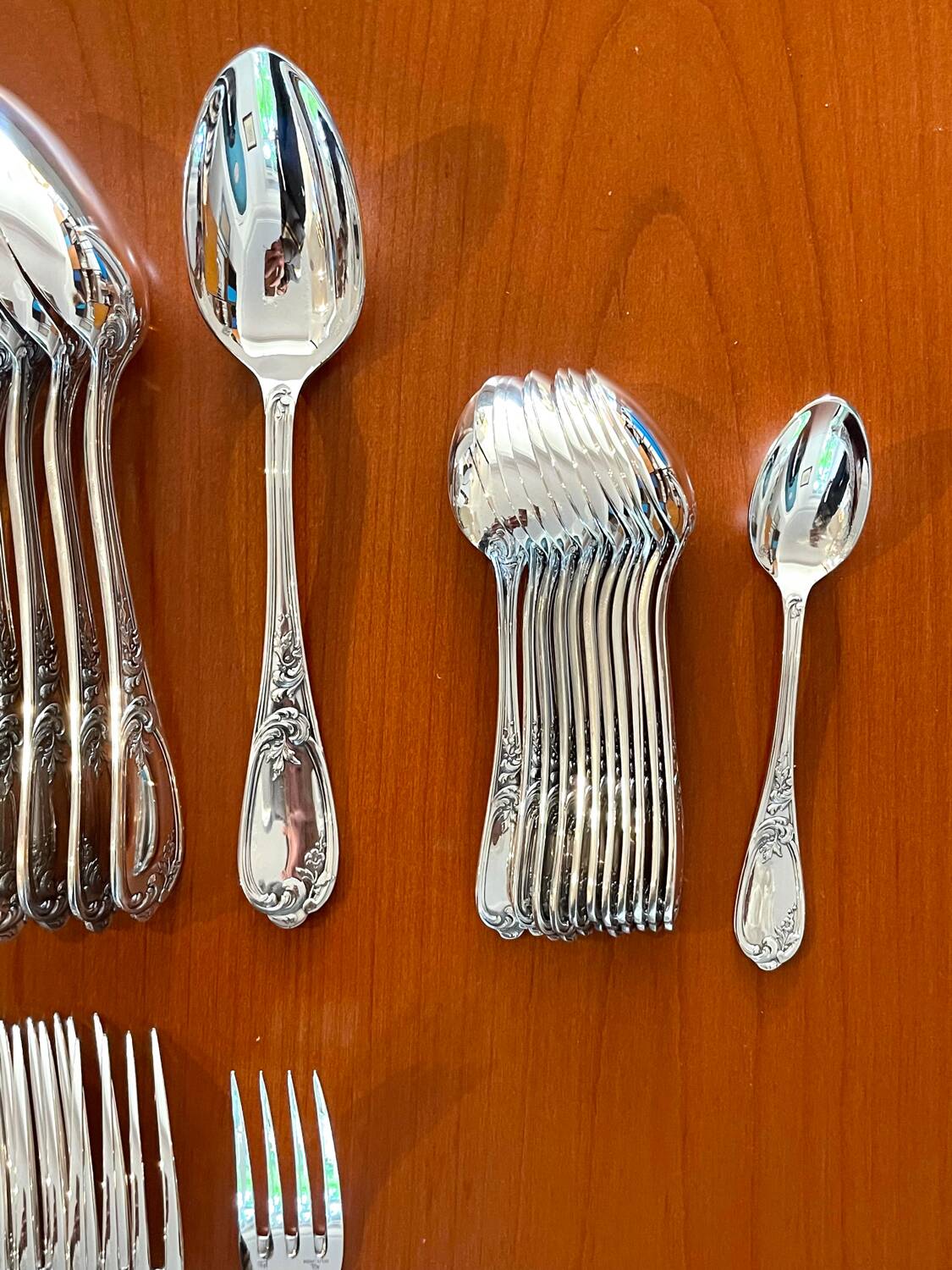 Ercuis Fontenoy 41-piece cutlery set, new condition