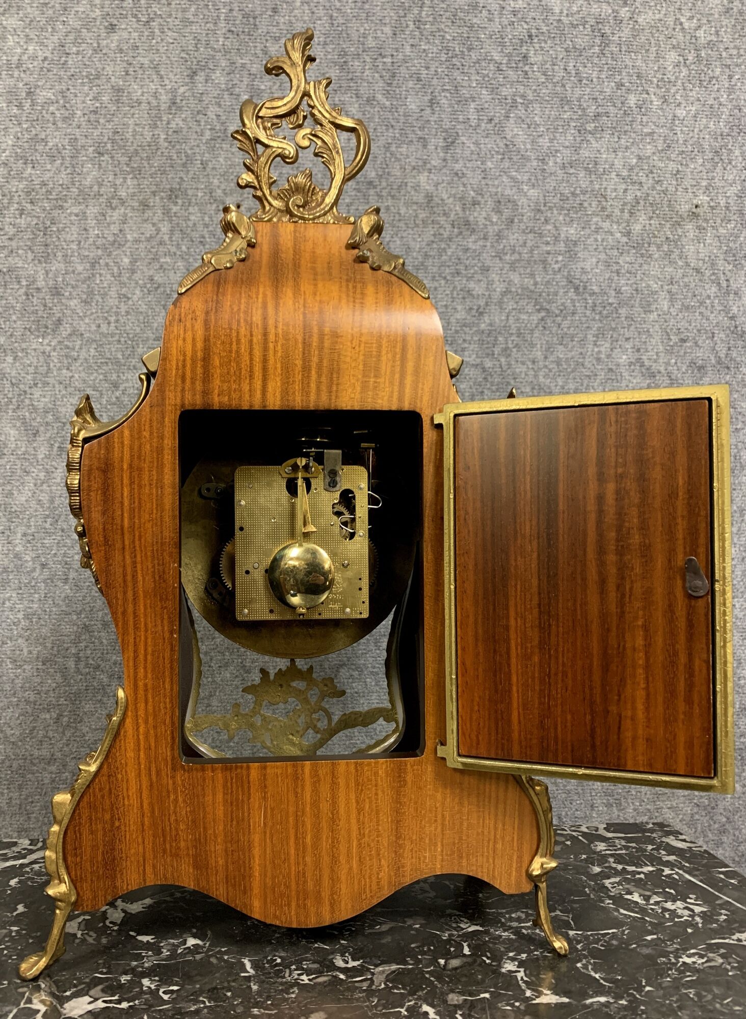 Cartel Louis XV of violin shape in rosewood marquetry