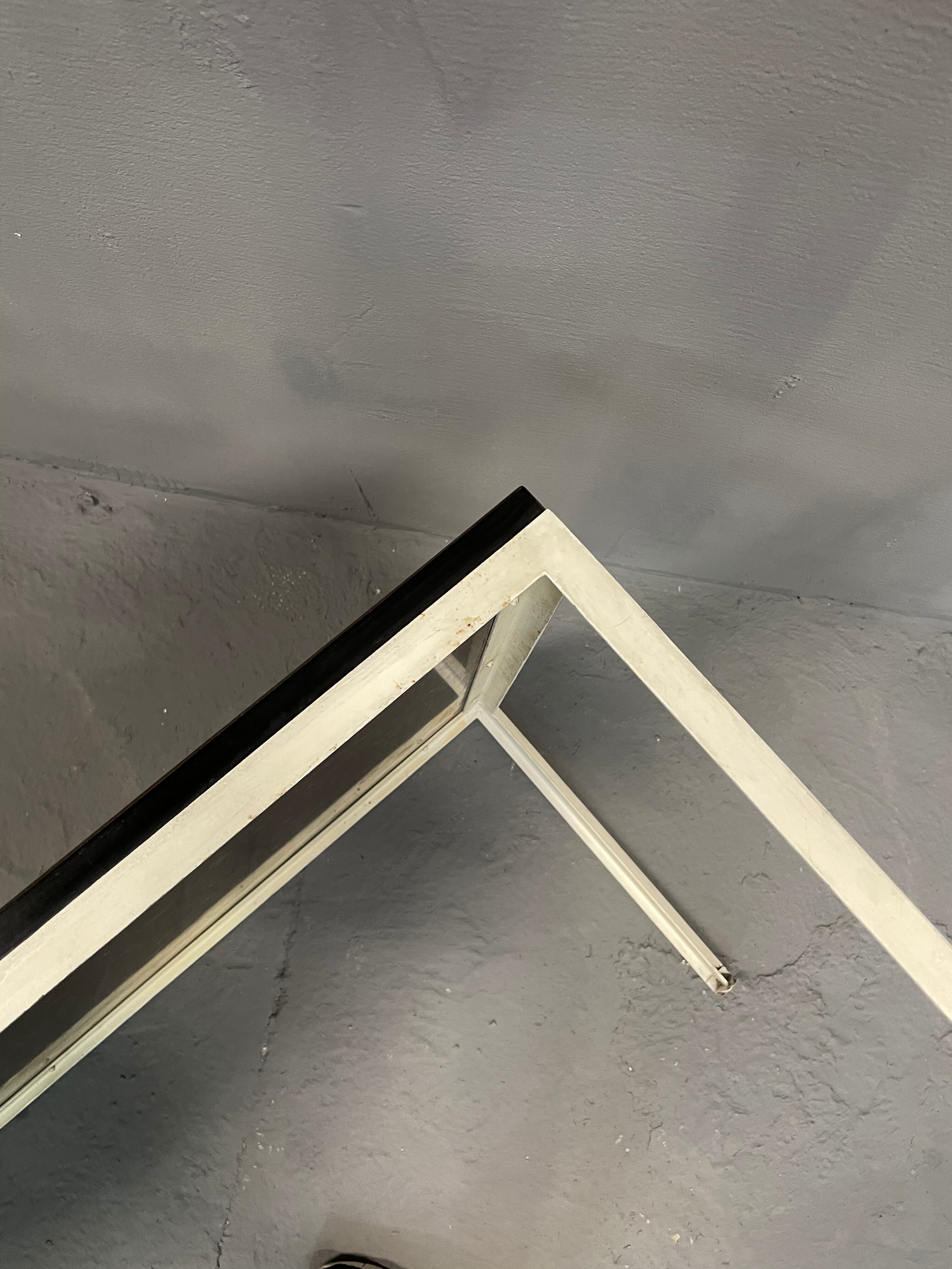 Modèle "T angle" coffee table by Florence Knoll Basset