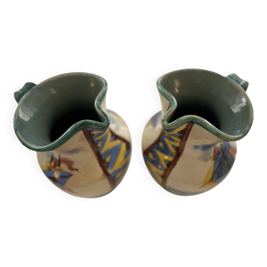 Paire de pichets en majolique