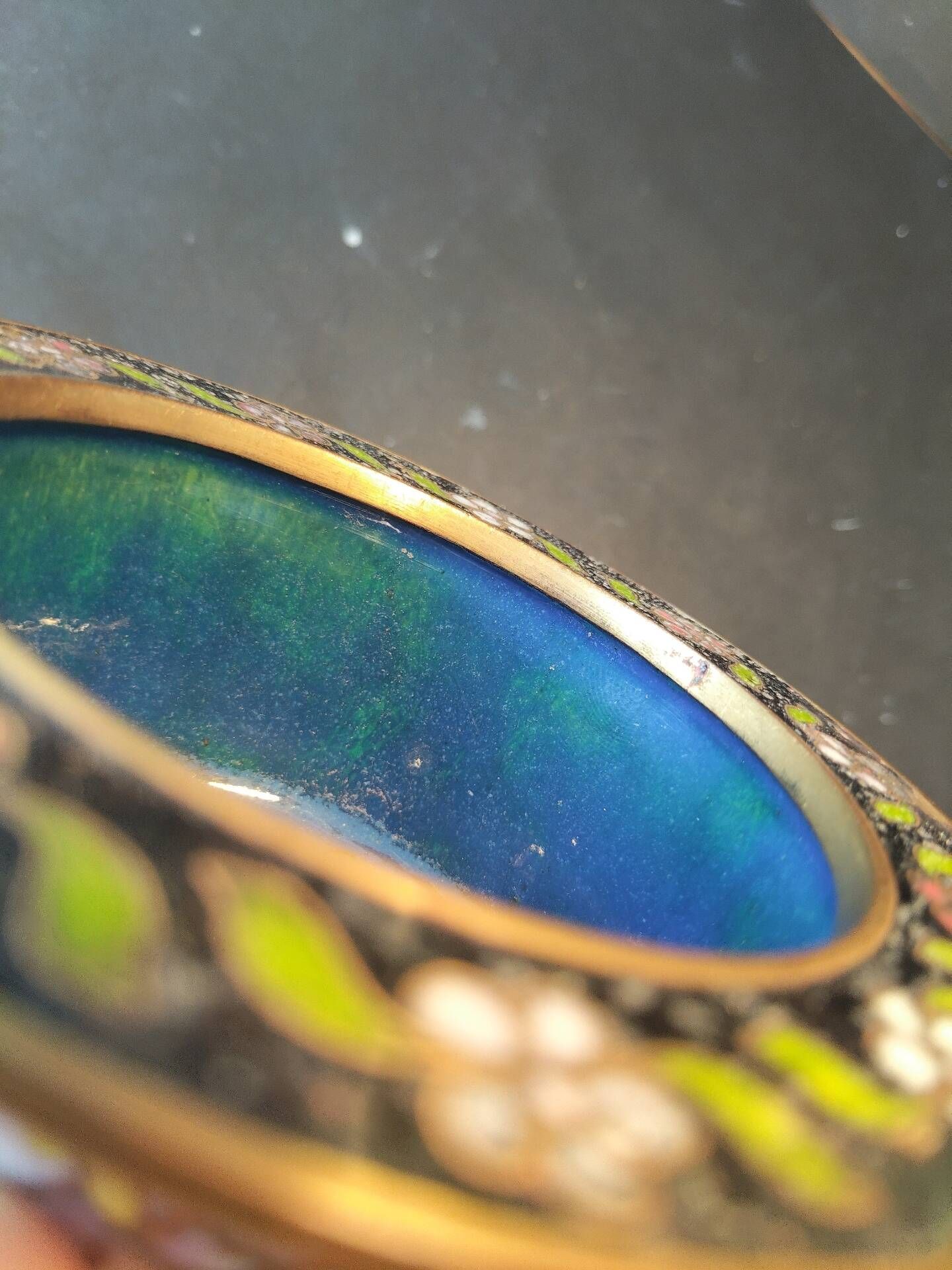 Vintage Chinese bowl in cloisonné enamel on four feet