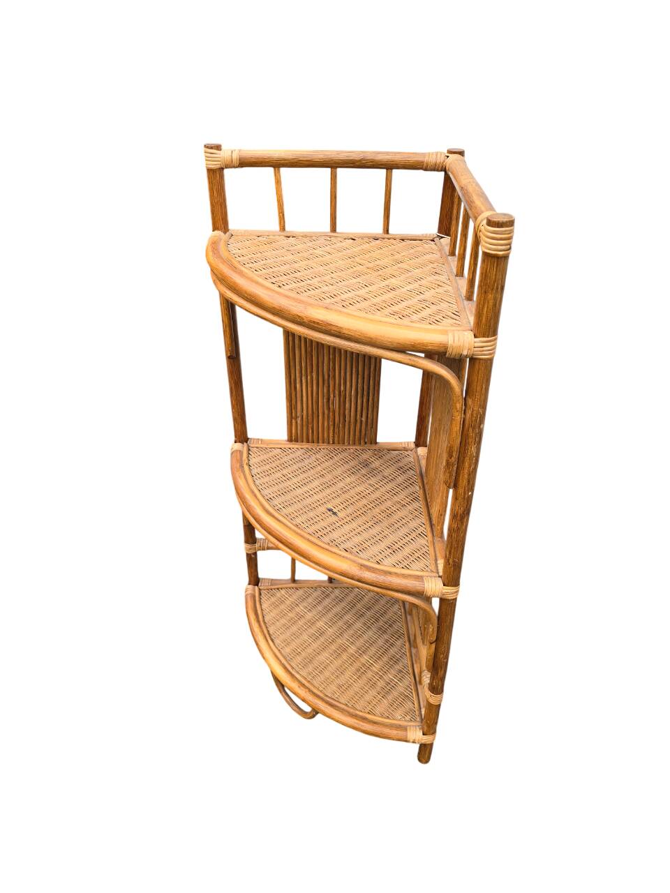 Etagère d'angle en rotin