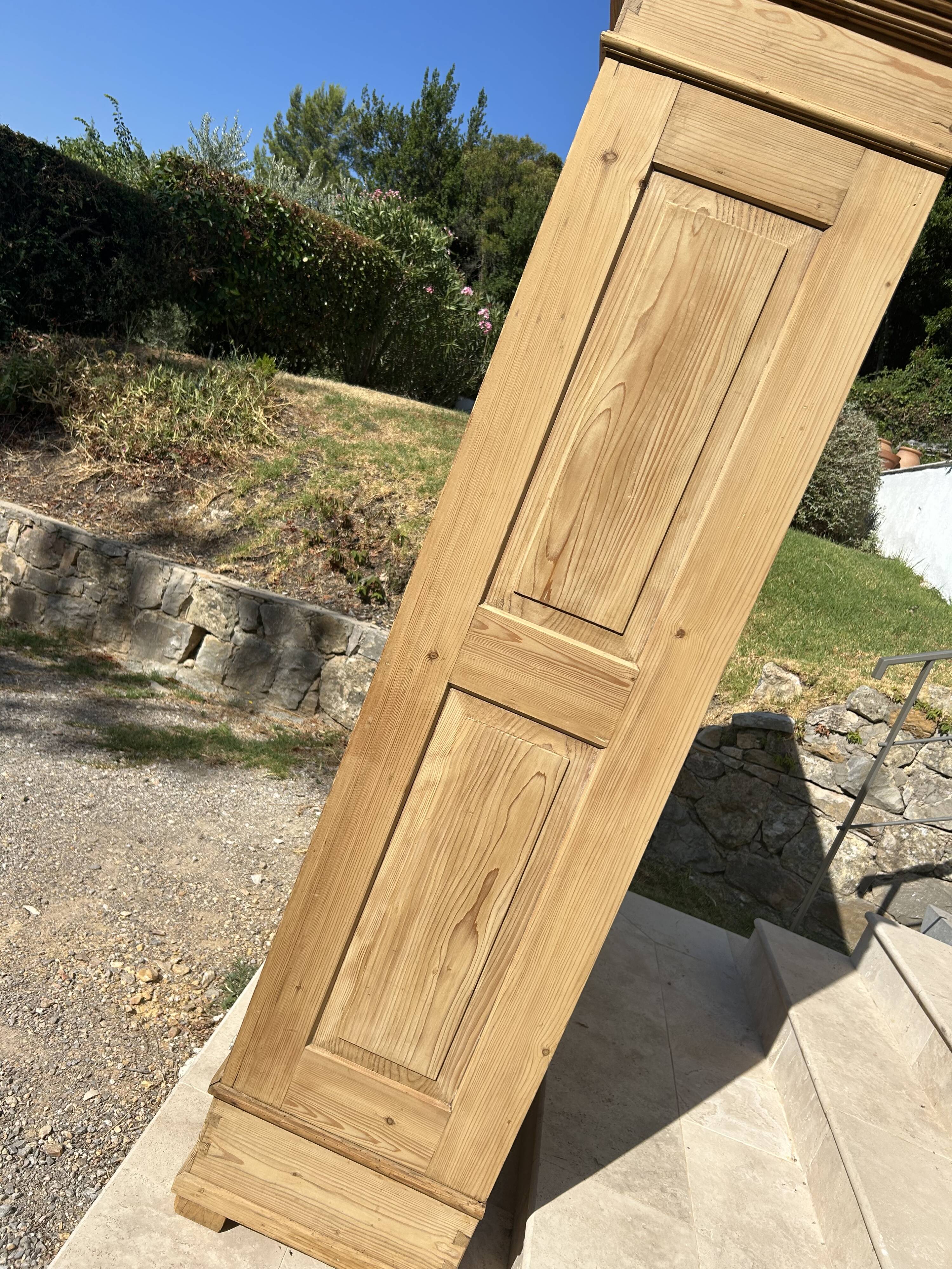 Grande armoire ancienne en pin