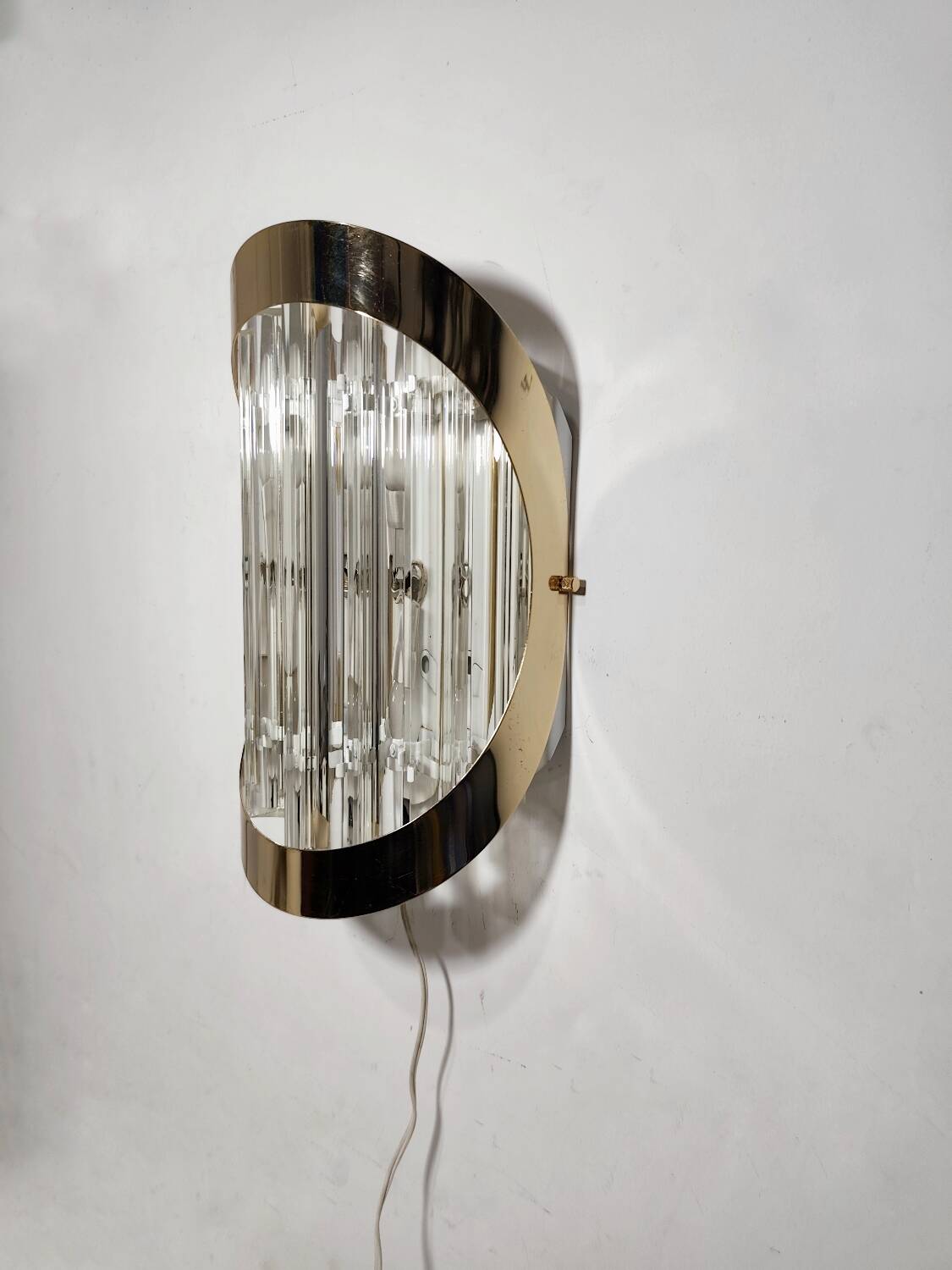 Aplique de pared de cristales. Italia, 1980s.