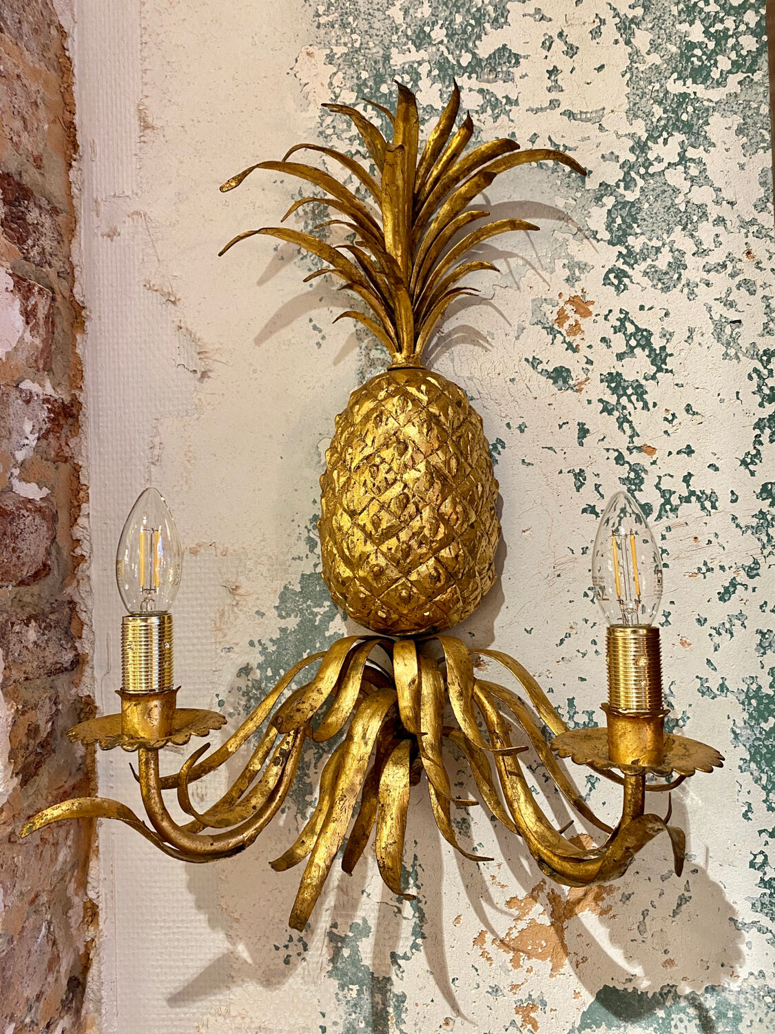 Hollywood regency pineapple wall lamp