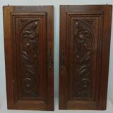 Paire d'anciens panneaux de porte en bois chêne sculpté