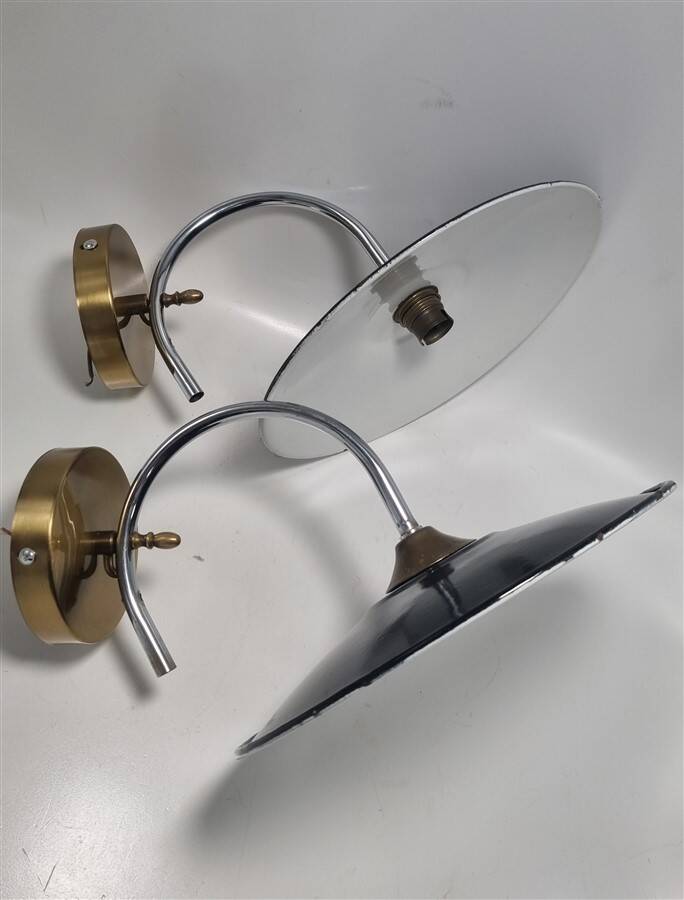 Wall lights in enamelled sheet metal