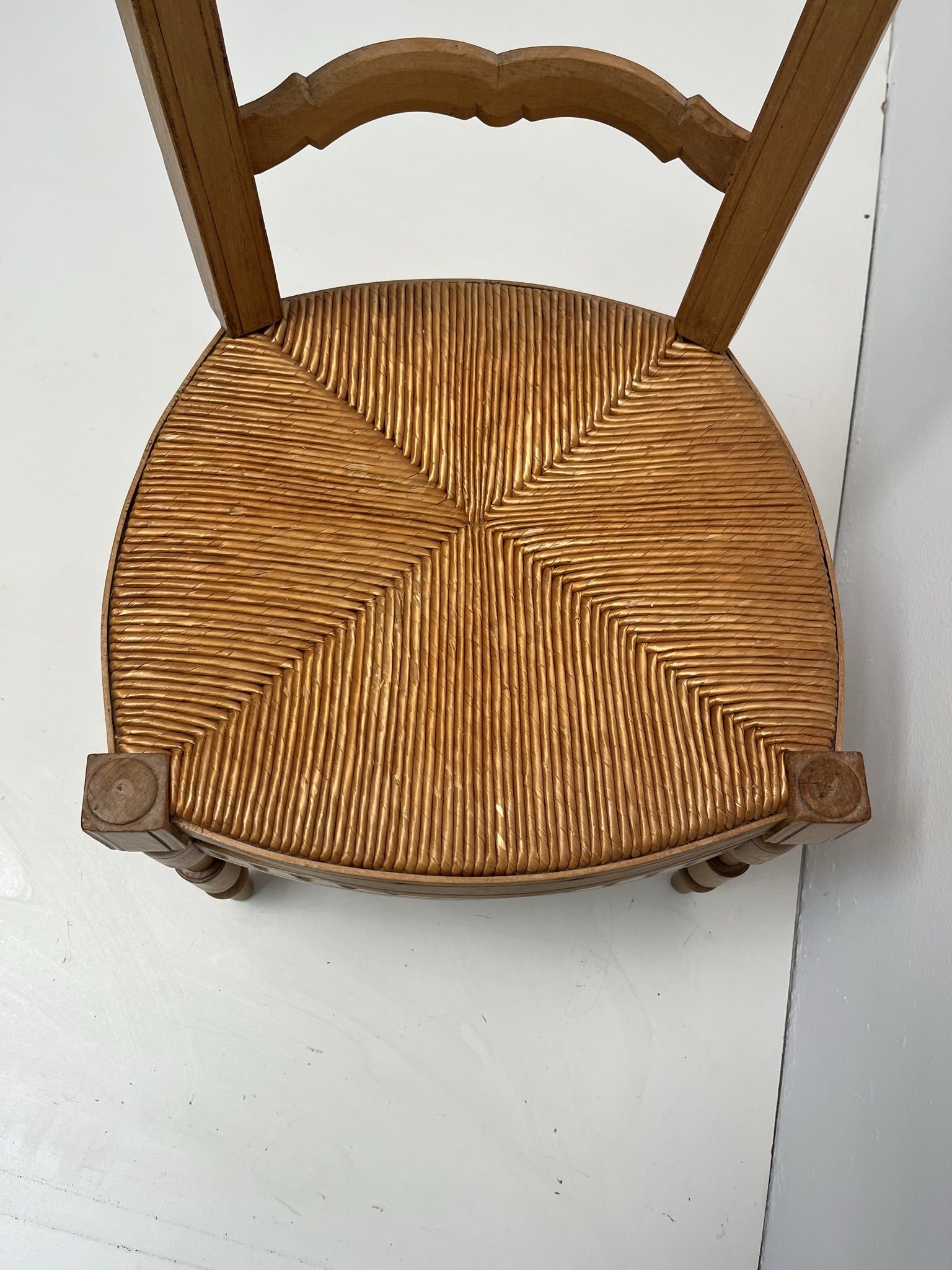 Chaise de nourrice paillée vintage