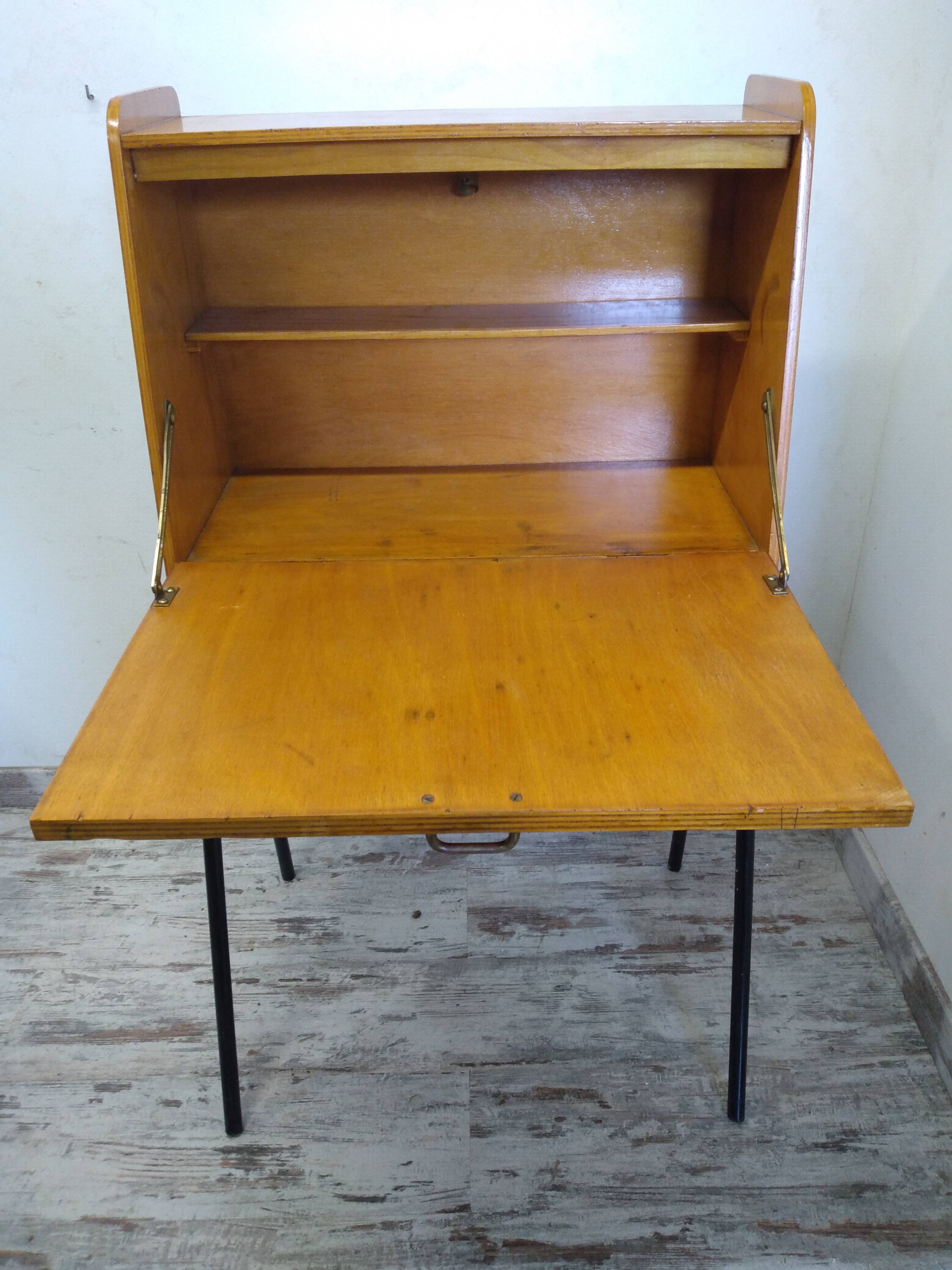 Scandinavian secretary