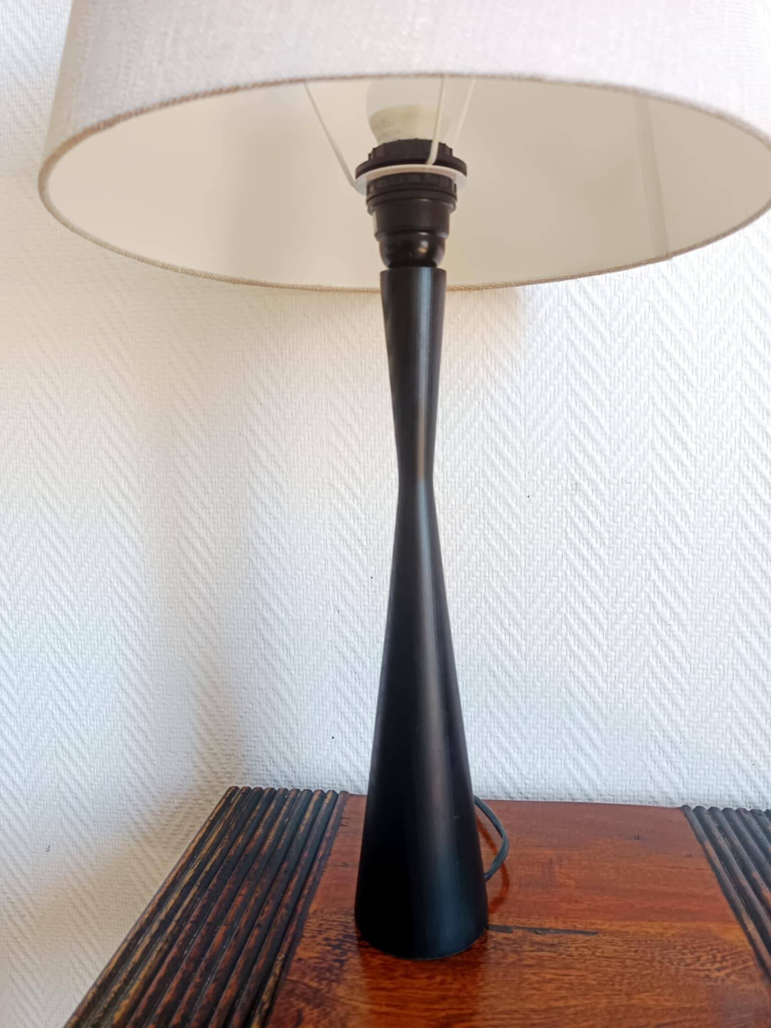 Lampe diabolo en bois noirci