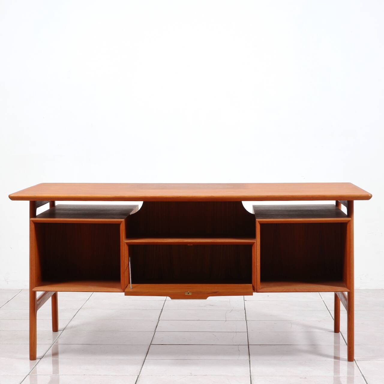 Teak writing desk „No. 75“ by Gunni Omann for Omann Jun Møbelfabrik