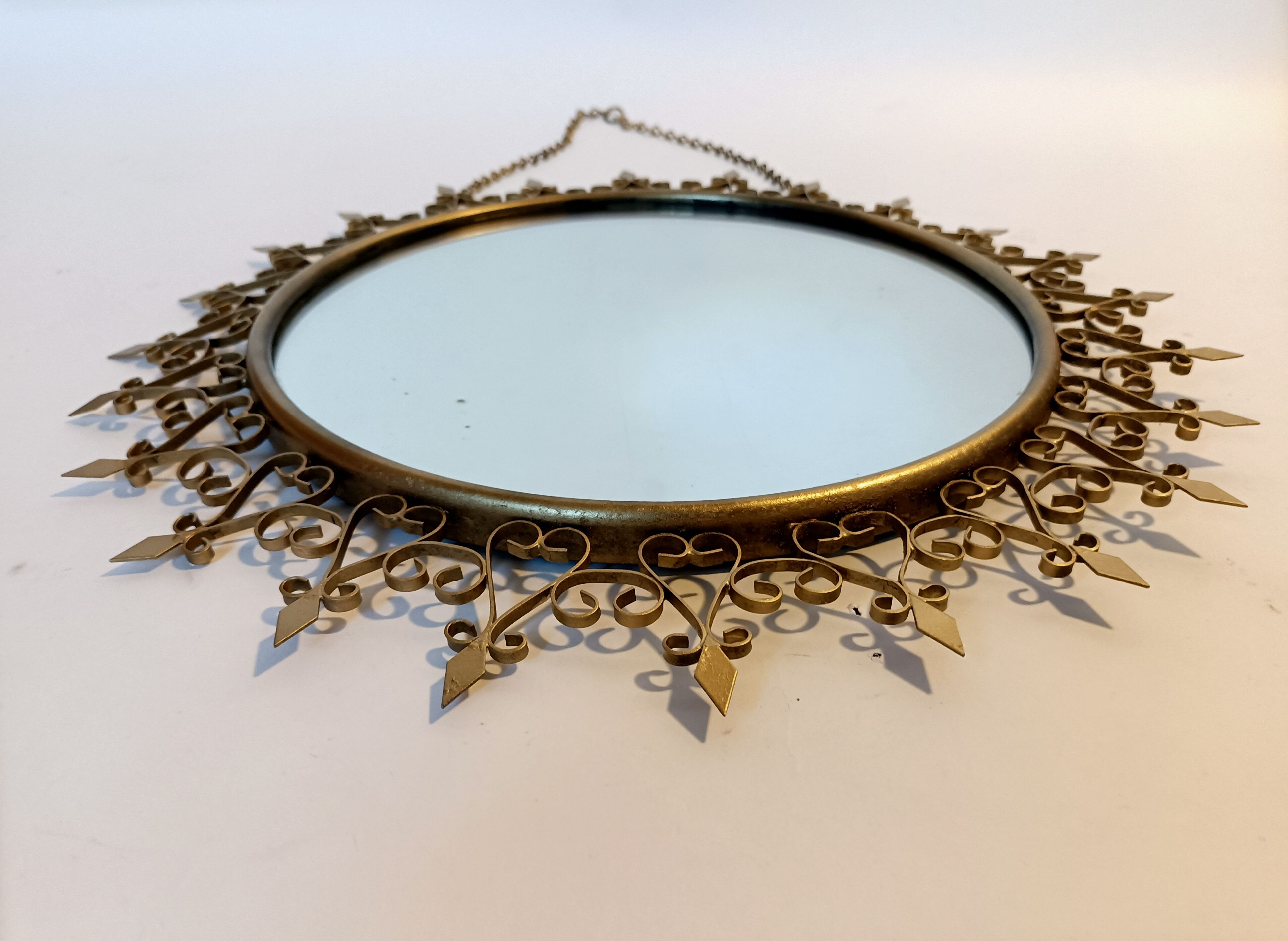 Miroir doré Chaty Vallauris signé en fer forgé Vintage, 1960.