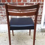 Chaise en teck et skaï noir de style scandinave