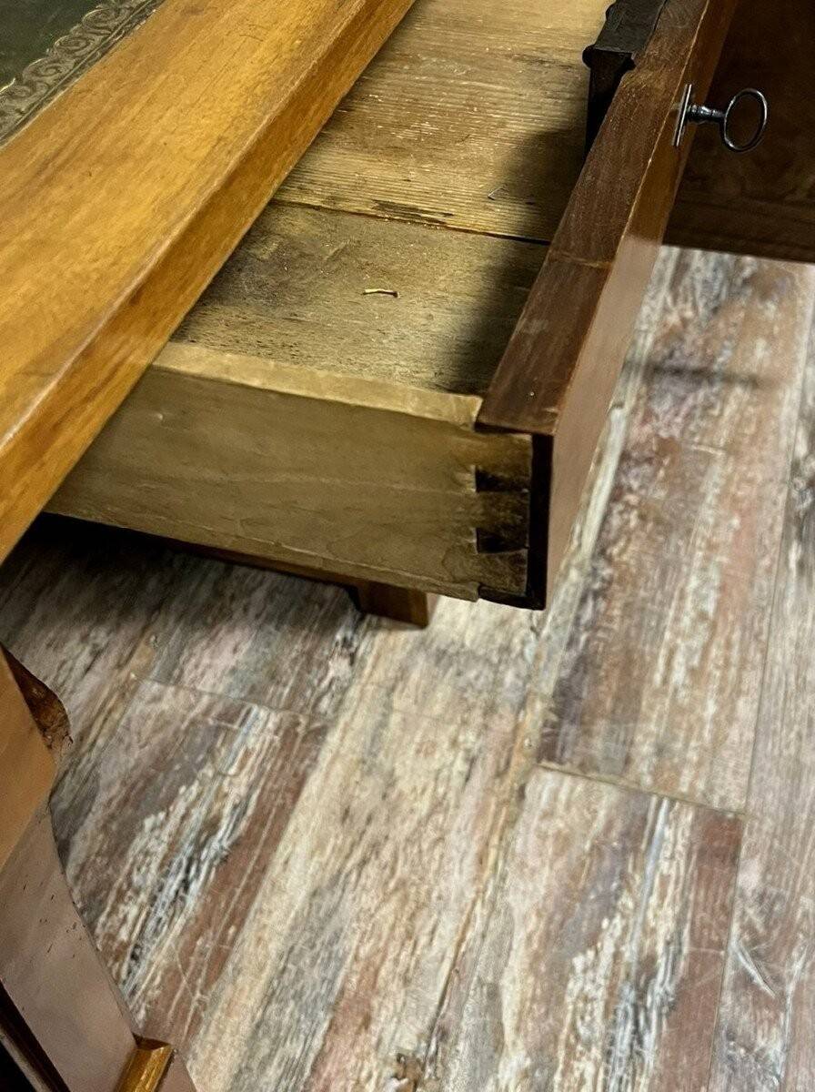 Important mid-19th century Empire Restoration bureau in walnut.