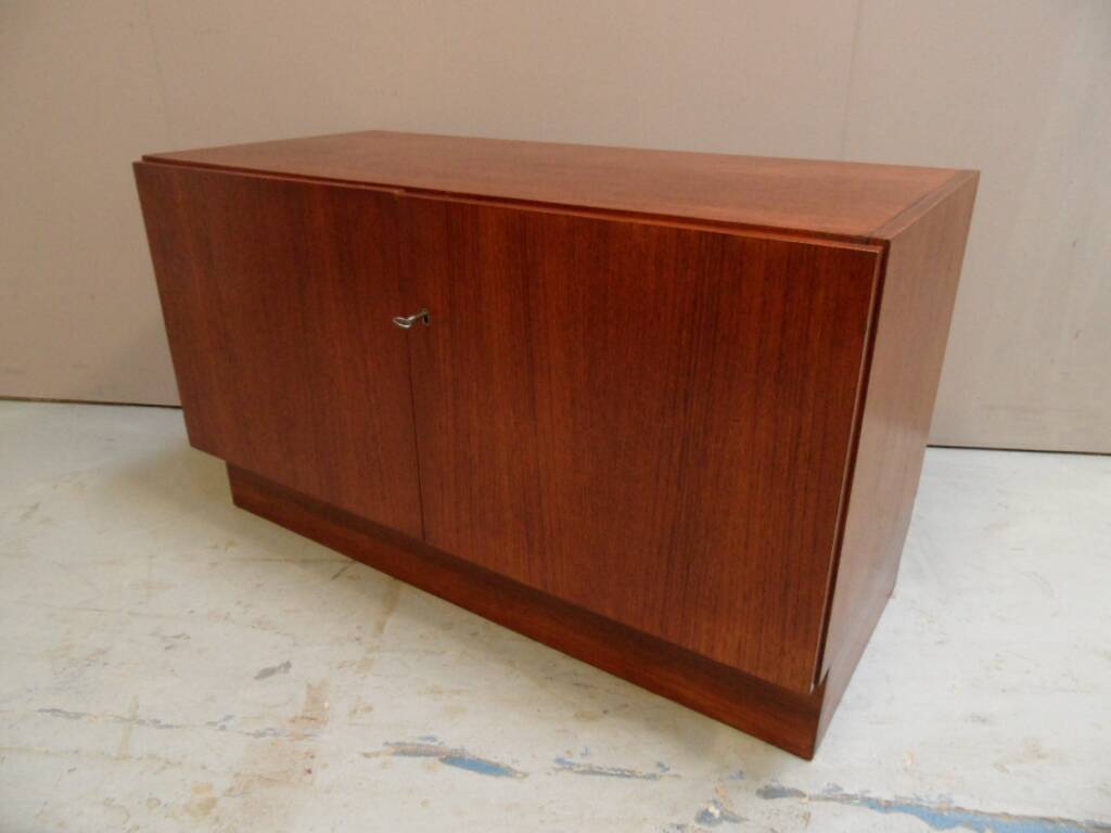 Mid Century 2 doors cabinet 1960's