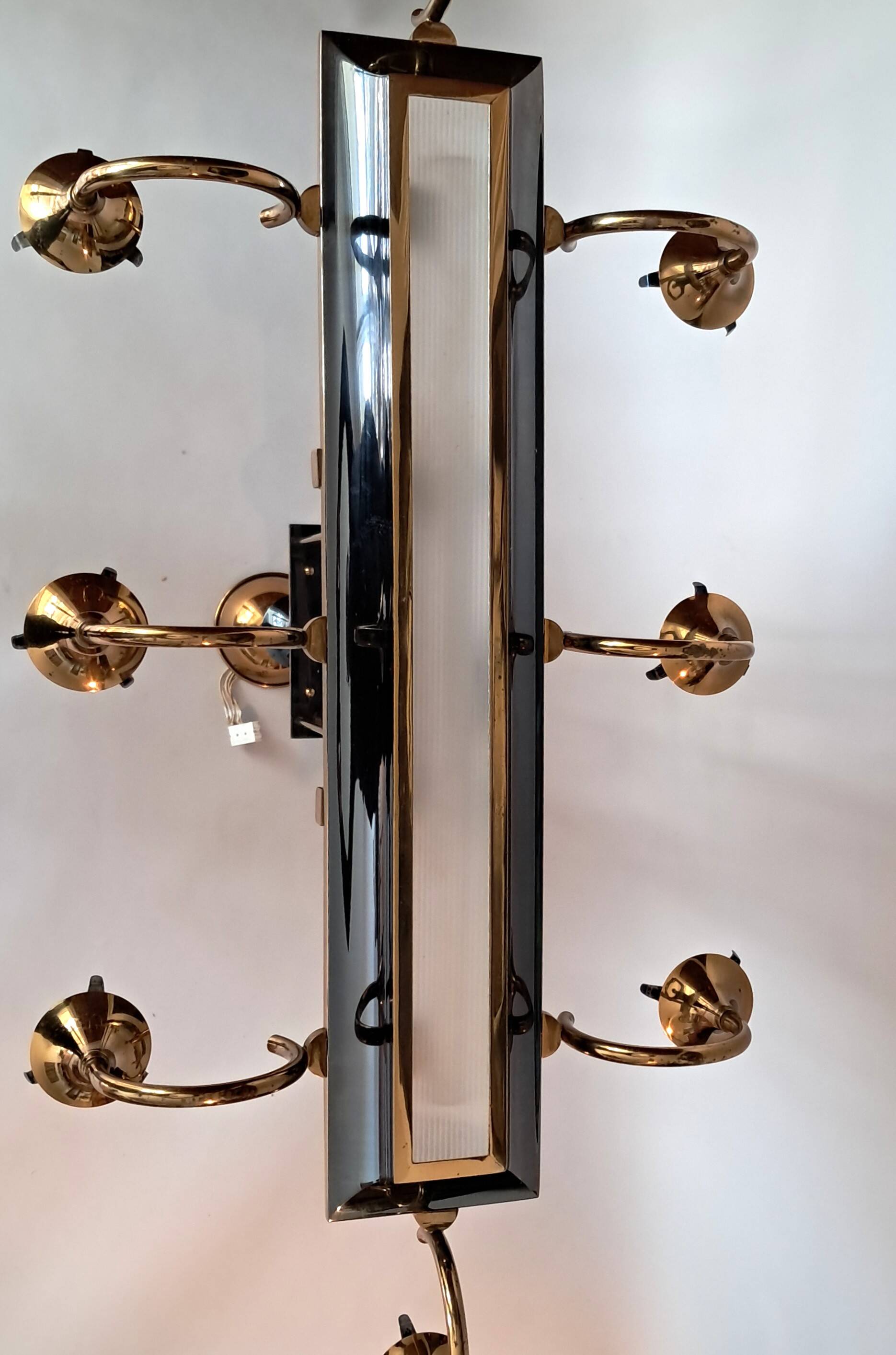Eight-light chandelier in gilded brass and blue, 1950.