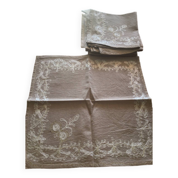 Ensemble de 8serviettes anciennes brodees