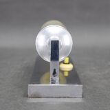 Applique murale tubulaire chromée de style Bauhaus des années 1930, abat-jour en verre crème, Tchécoslovaquie, ESČ