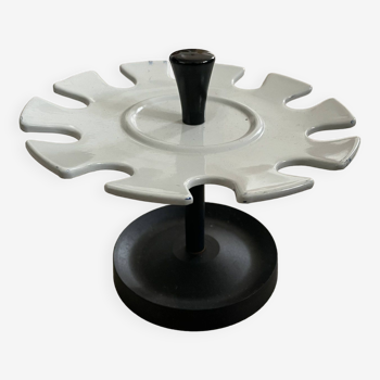 Rotating pad holder