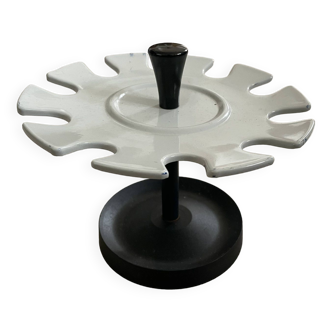 Rotating pad holder