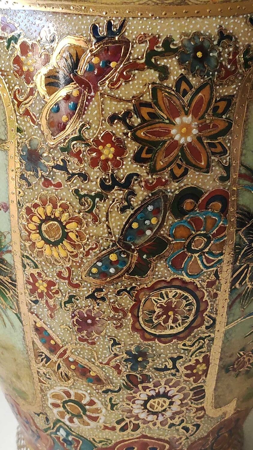 Vase signed Satsuma. Birds/Butterflies/floral patterns on a wild nature background. Gold highlights