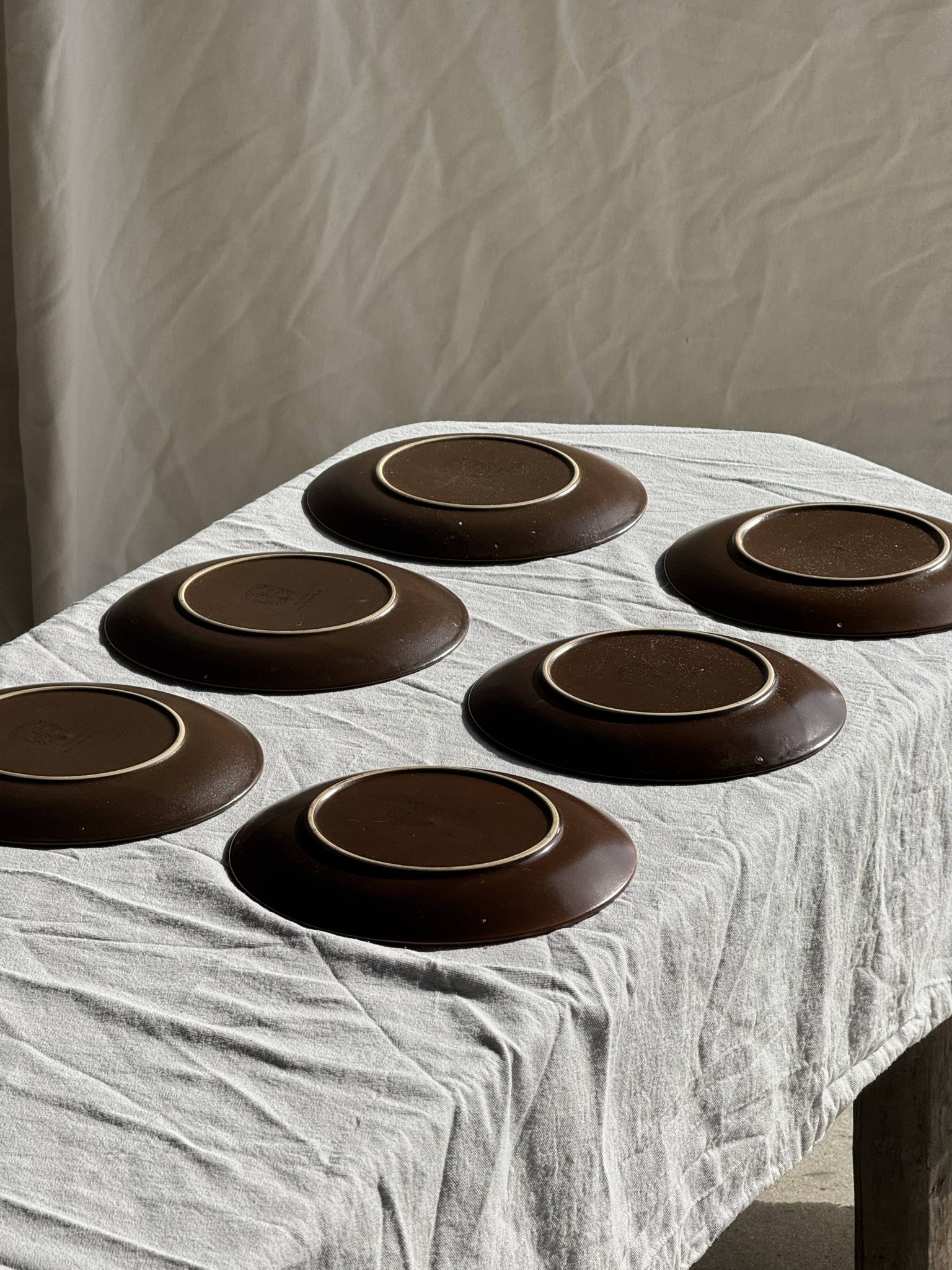 Lot de 6 assiettes à dessert vintage en grès brun
