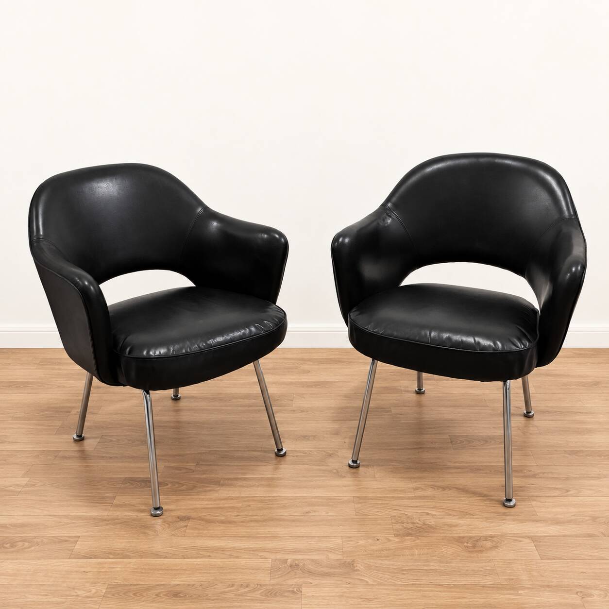 Conference chairs by Eero Saarinen for Knoll