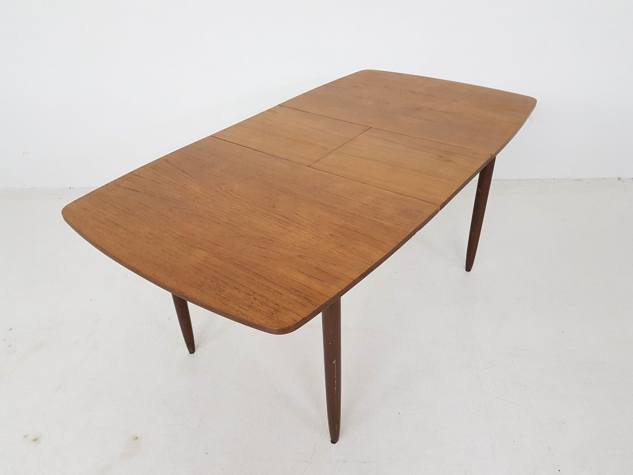 Hulmefa propos teak extendable dining table