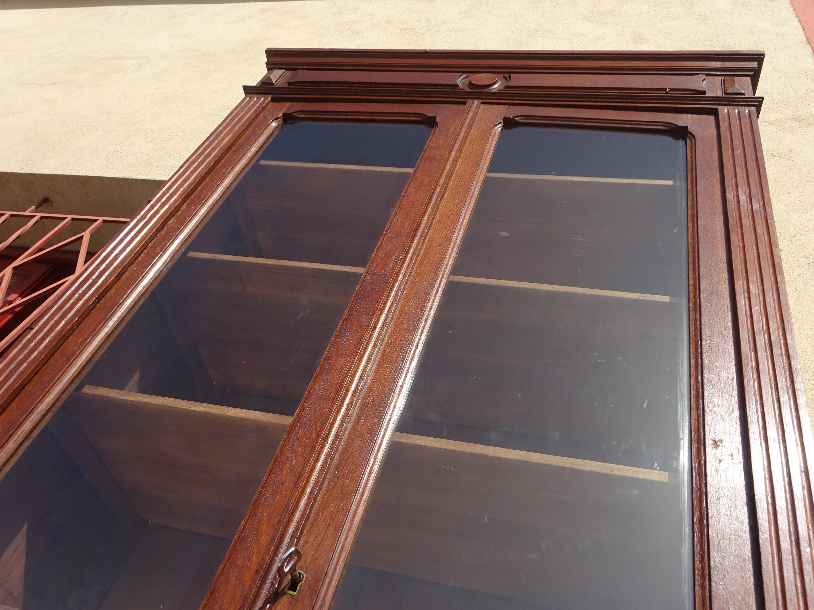 Small display case in oak and old glass