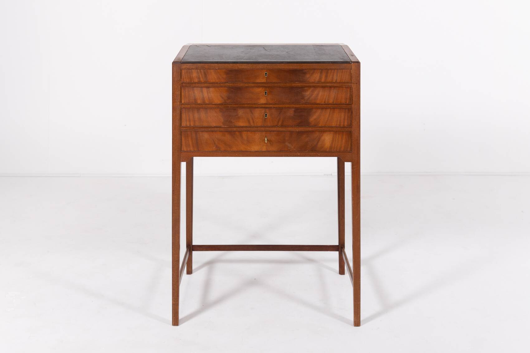 Bureau debout danois moderne du milieu du siècle de Frits Henningsen