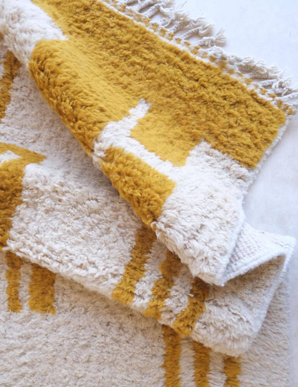 Contemporary Yellow Rug - 346 x 245 cm