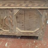 Chest in oak and marquetry of light wood XVIII century