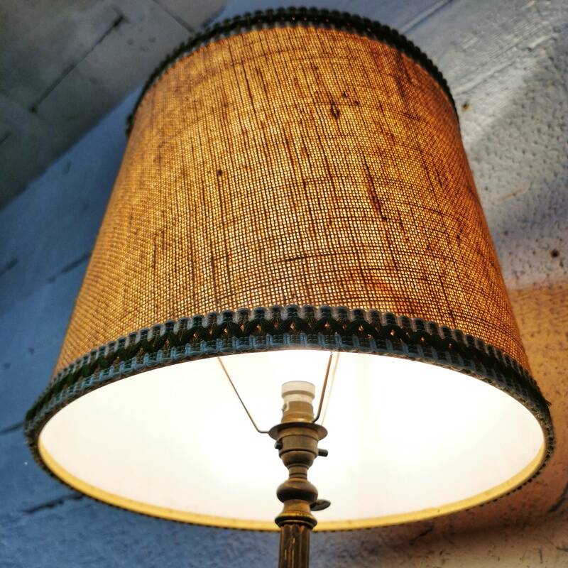 Tripod floor lamp in gilded bronze