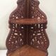 Etagère d'angle pliante en bois ciselé avec des fleurs sculptées