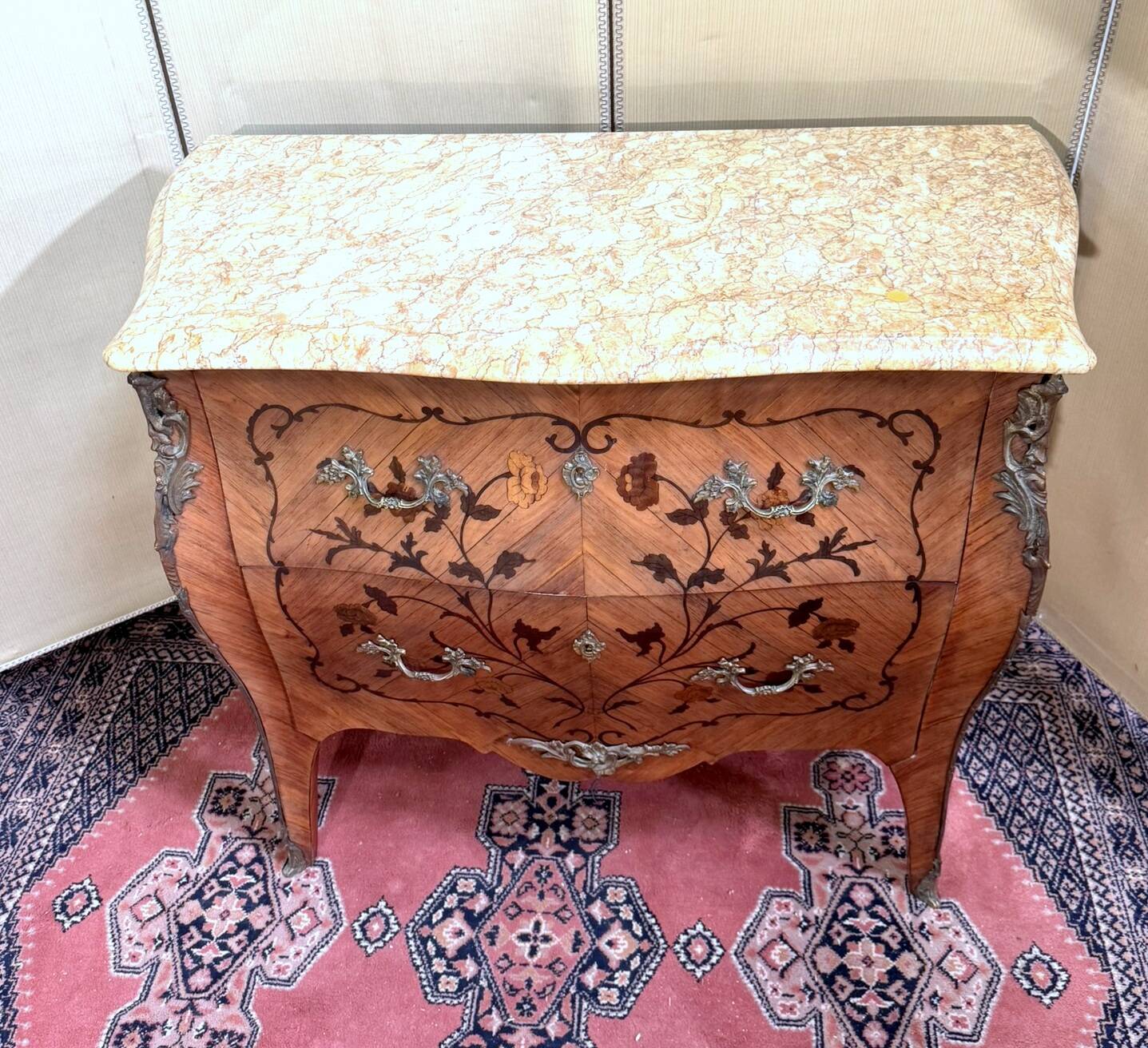 Louis XV style curved ladies' chest of drawers with marquetry